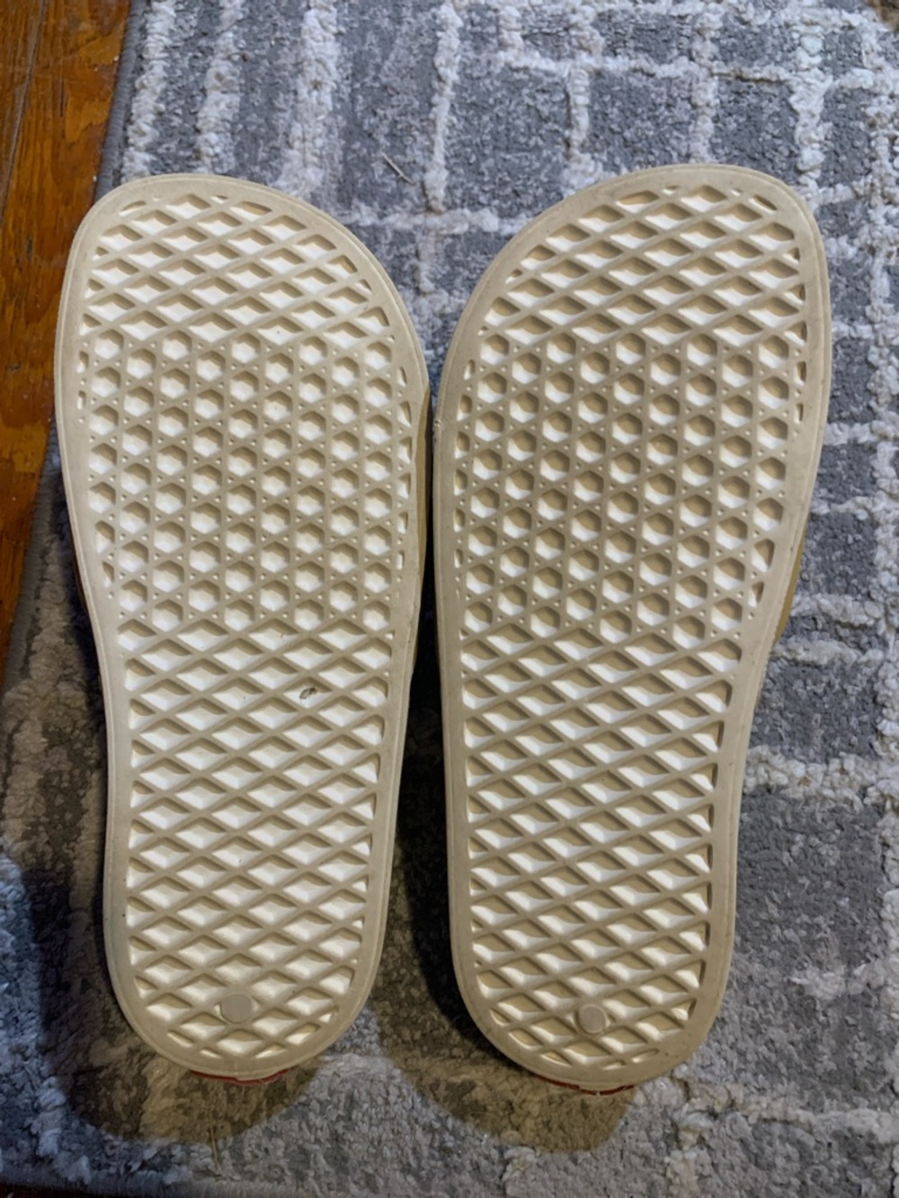 Vans - Picture 3 of 10
